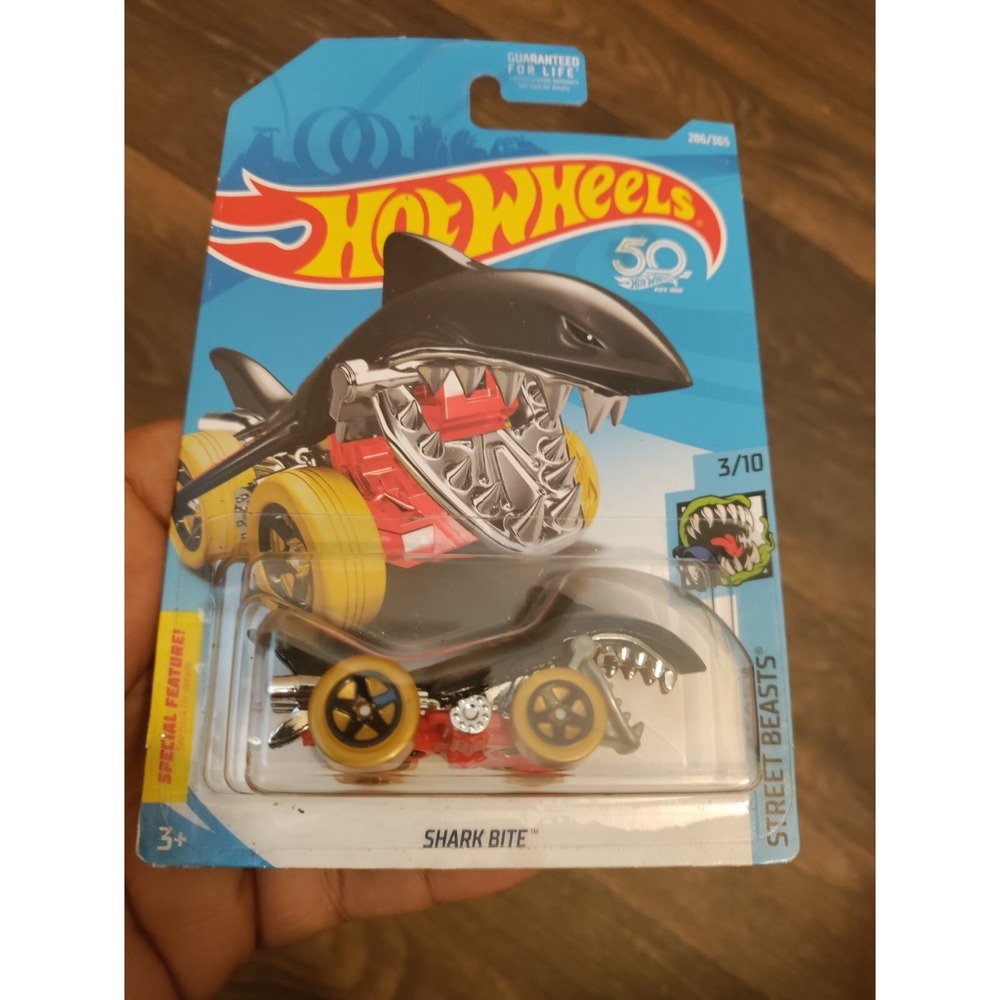 Hot Wheels 2018 Shark Bite Black